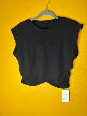 HALARA NWT Black Women's crossover black crop Top M